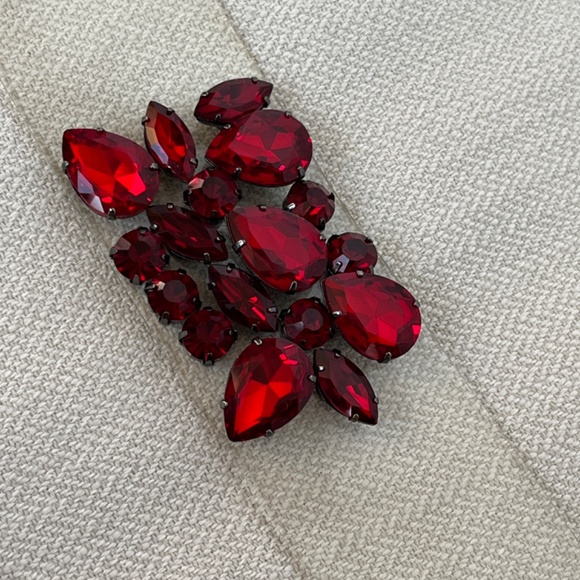 Cuff bracelet in faux red 'stones' and clear plastic. - Picture 9 of 15